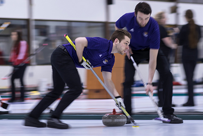Laurier men advance to medal round at 2016 CIS-Curling Canada Championships