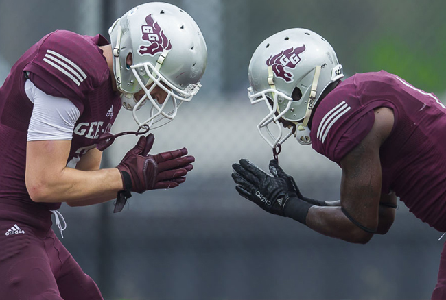 Gee-Gees break into the FRC–CIS Football Top 10 joining Western, Guelph and McMaster