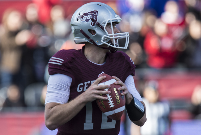 Ottawa's Derek Wendel shatters OUA and CIS single game and season passing records