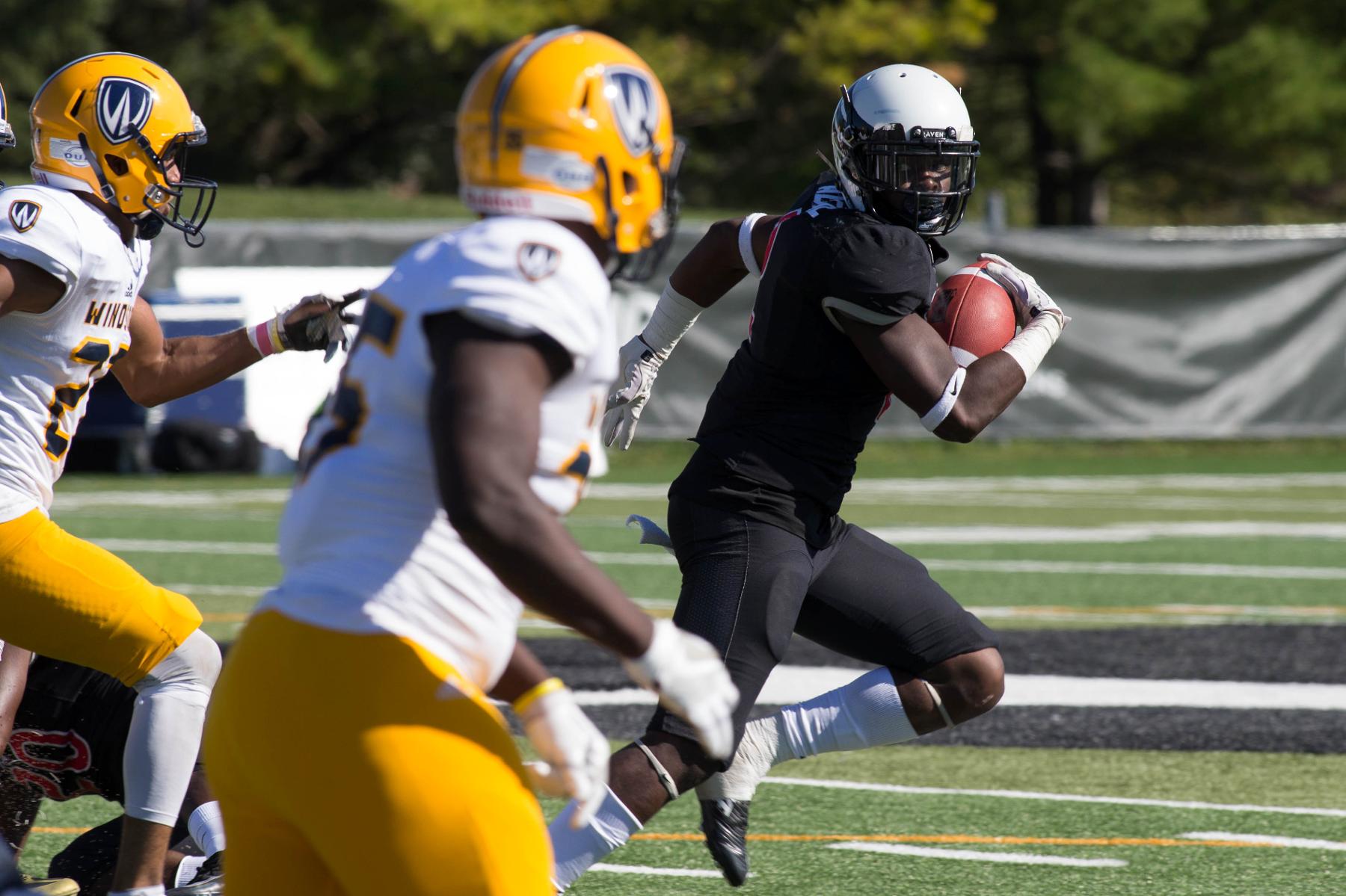 No. 6 Ravens out-joust Lancers to clinch playoff spot