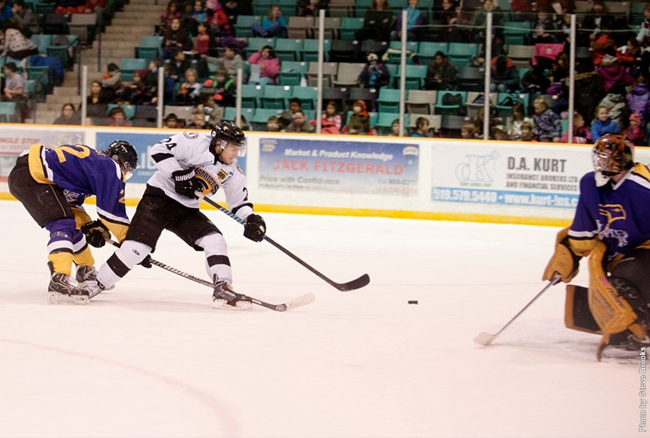 M-HOCKEY ROUNDUP: Warriors beat rival Golden Hawks 5-4 for 7th straight win