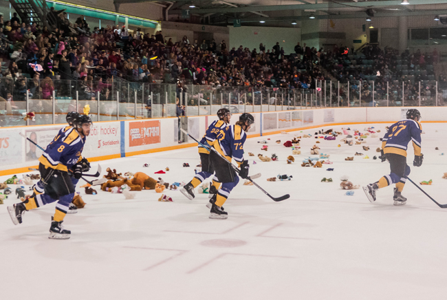 Guelph beats Laurier at School Day Game