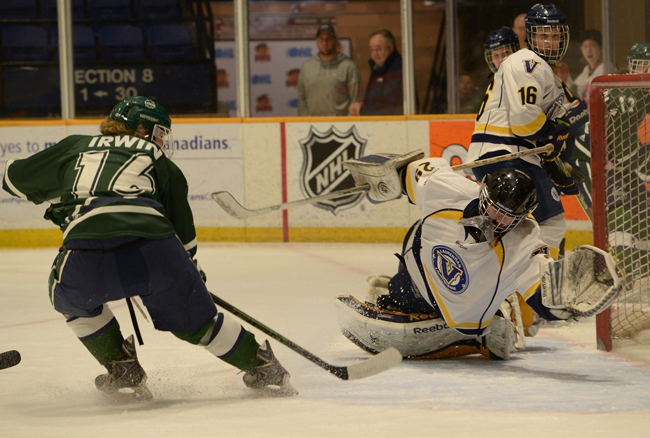 Lakers grab early lead over Laurentian with 5-2 win