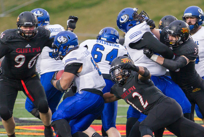 Defending champ Carabins defeat Gryphons 25-10 in ArcelorMittal Dofasco Mitchell Bowl