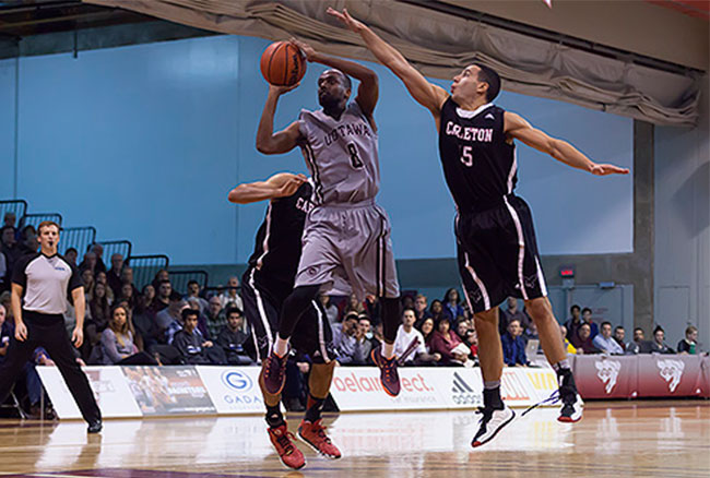 Gee-Gees defeat Ravens 68-66 in top-ranked clash