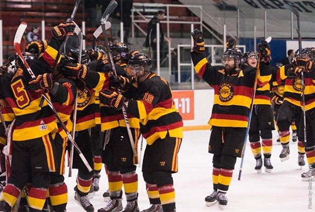 M-HOCKEY PLAYOFF ROUNDUP: Gryphons win Game 3 against Blues, advance to West finals